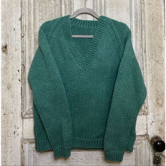 Size large/XL handmade heavy weight wool sweater. Like new condition! - Picture 5 of 5